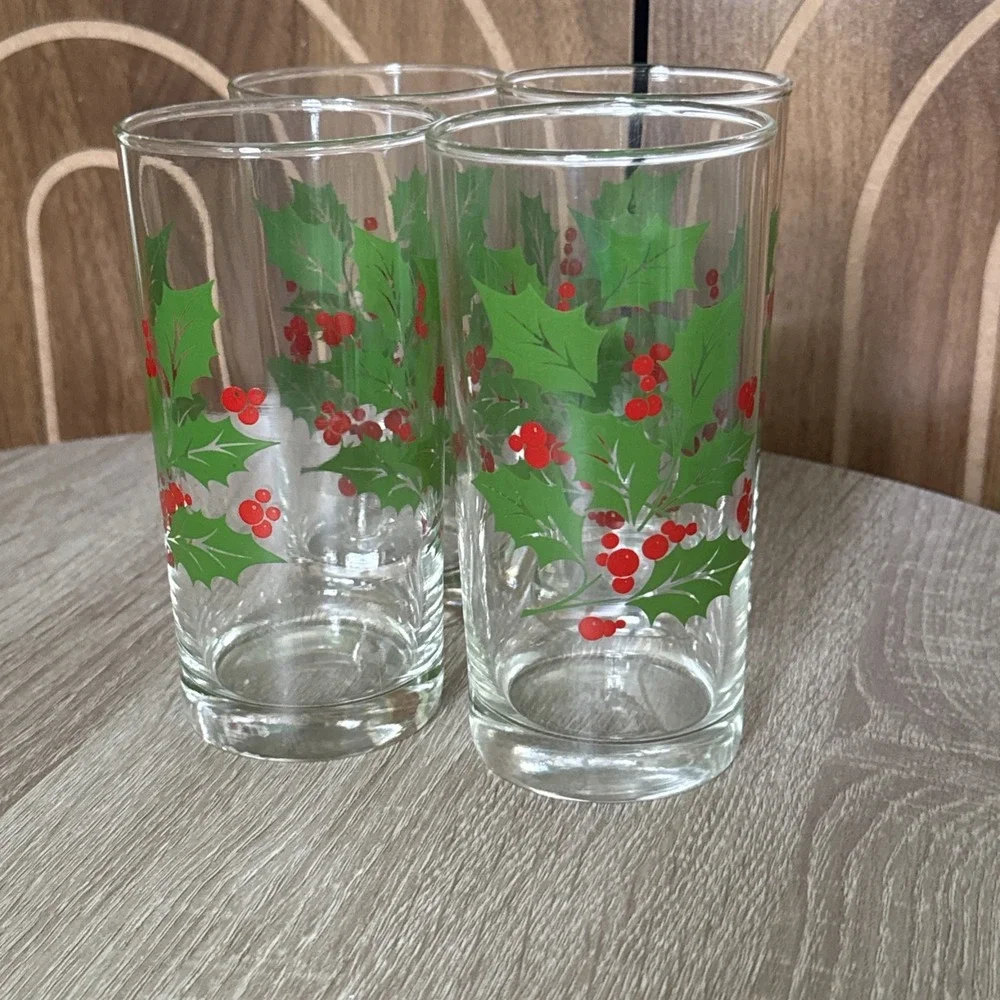 Vintage Indiana Co. Christmas Holly Berry Glasses Tumblers Set of 2